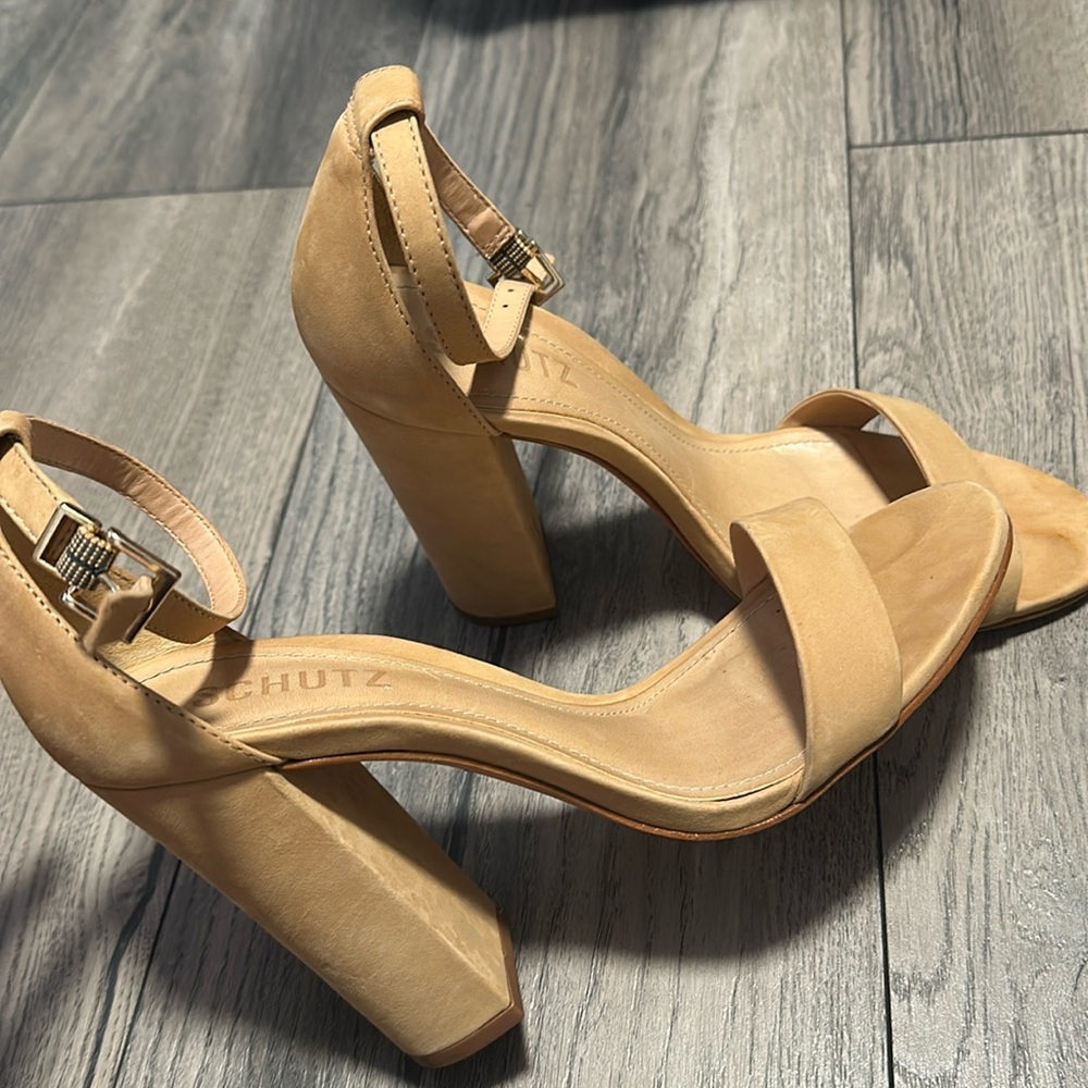 SCHUTZ Strappy Sandals Nude. Sz 7.5.